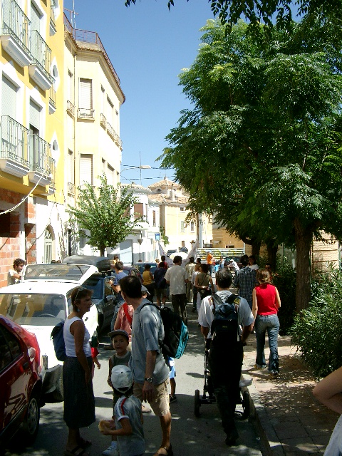 La Fiesta de la Nutria incluyó un pasacalles que recorrió el centro histórico de Calasparra