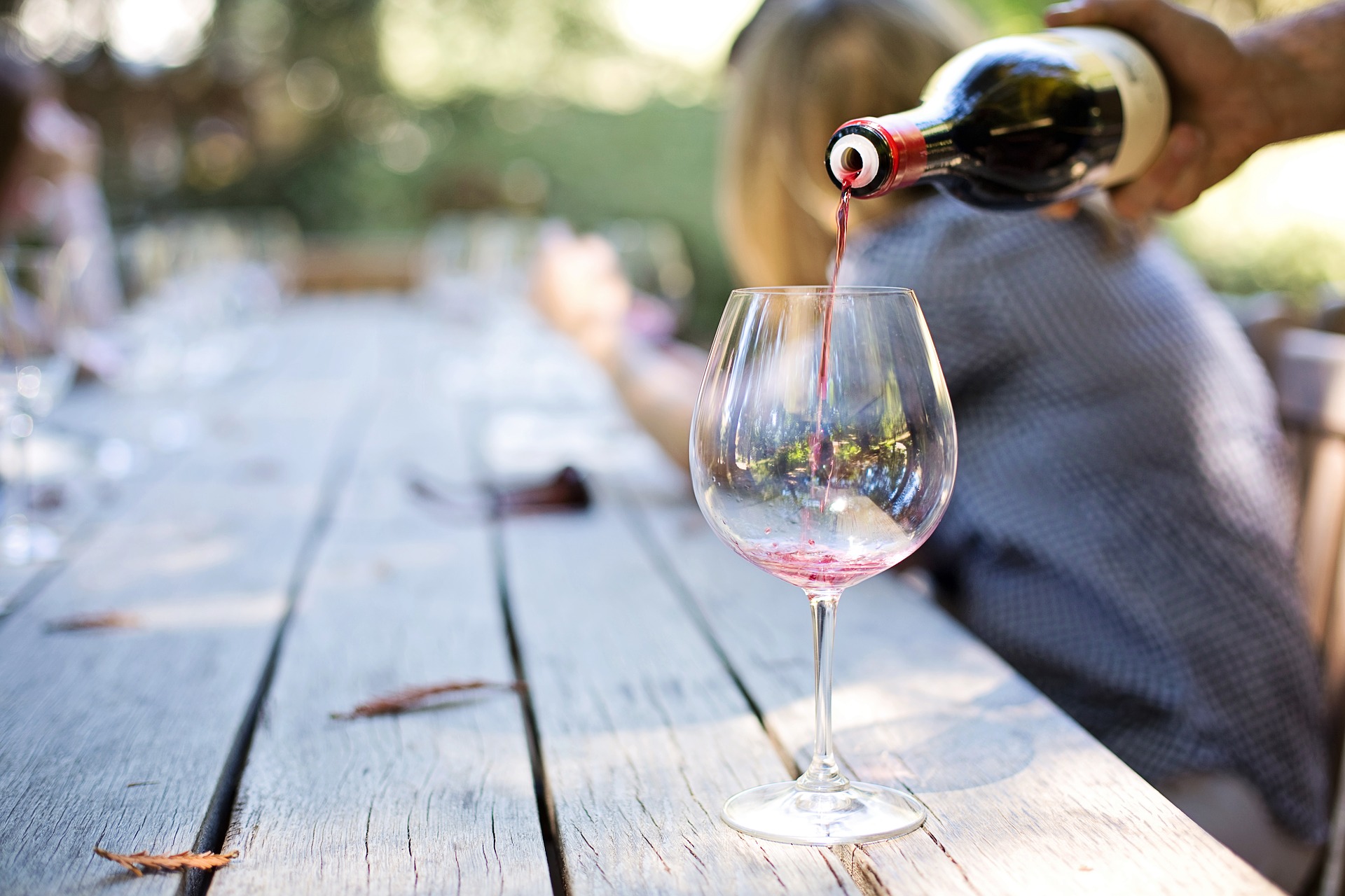 La UMU trabaja para conseguir vinos con aroma de crianza utilizando innovadoras botellas de roble
