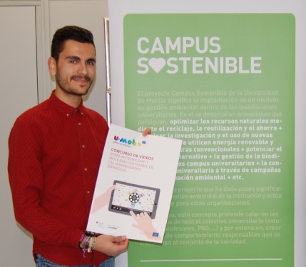 Entrega del premio al concurso de Vídeos de Movilidad Sostenible Umob en la Universidad de Murcia