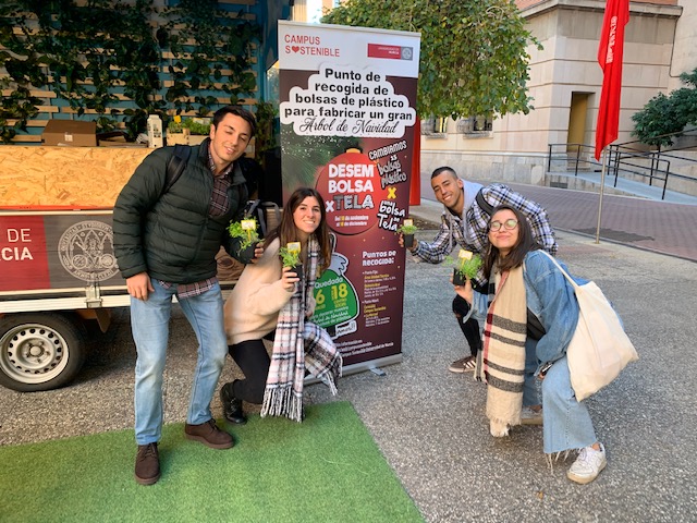 Árbol de Navidad Campus Sostenible. Campaña contra el plástico 2019.
