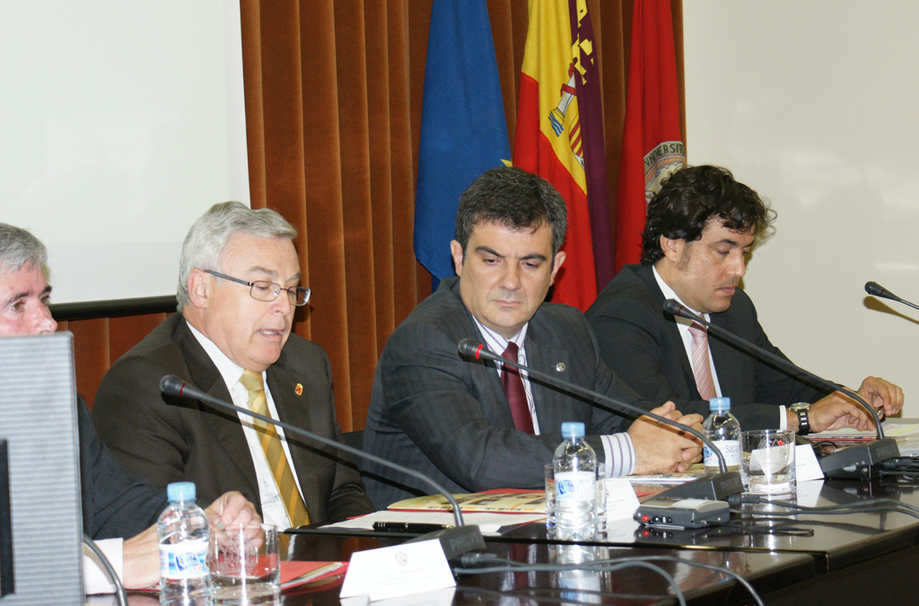 El importe de los contratos de investigación de la Universidad de Murcia se duplicó en 2007 y llegó a los 12,8 millones de euros