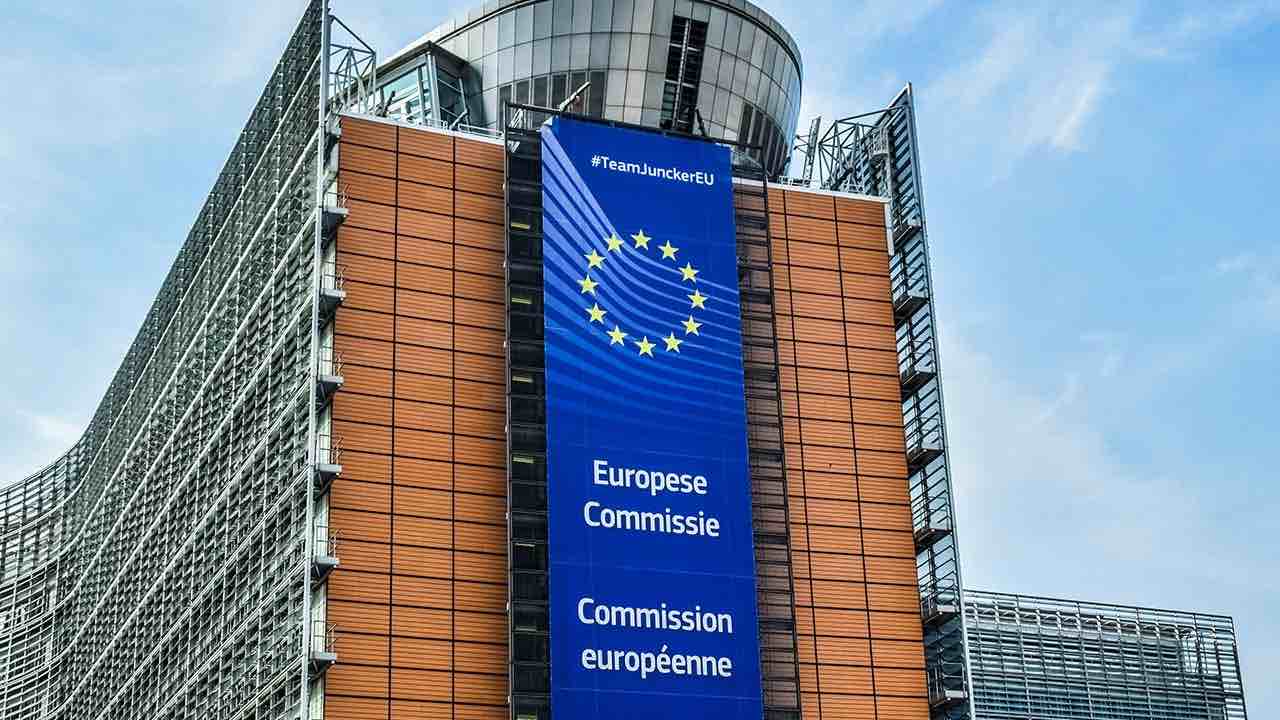 Comisión Europea: abiertas varias consultas publicas