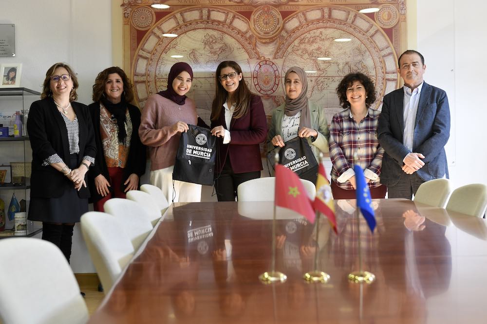 Recepción a las estudiantes marroquíes participantes en el programa YGCA “Generaciones Jóvenes como Agentes de Cambio” del SEPIE, con el que están realizando estudios de máster en la UMU
