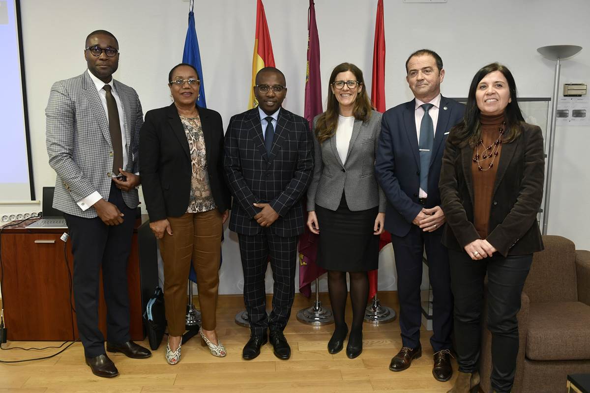 Reunión con el embajador de Haití para impulsar acuerdos de cooperación universitaria