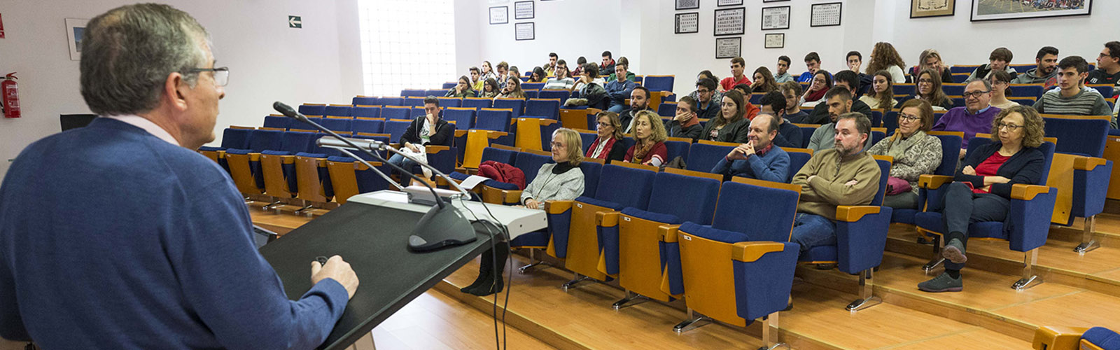 Profesor Hernández Córdoba ha hablado en UMU sobre “Química: Ciencia contra el delito