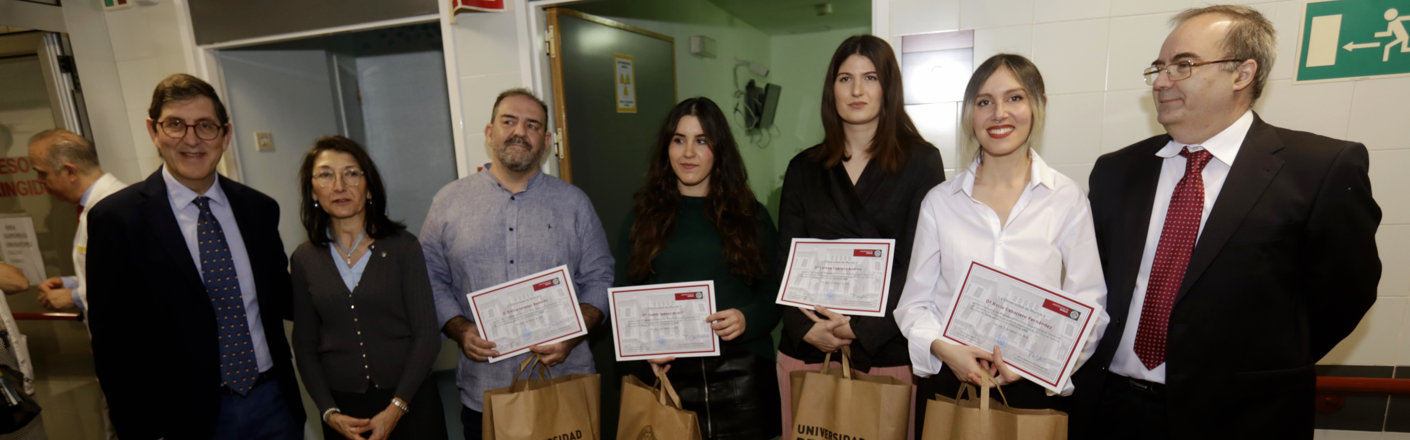 La UMU entrega los premios del concurso ‘Pinta Esperanza’ a estudiantes de Bellas Artes