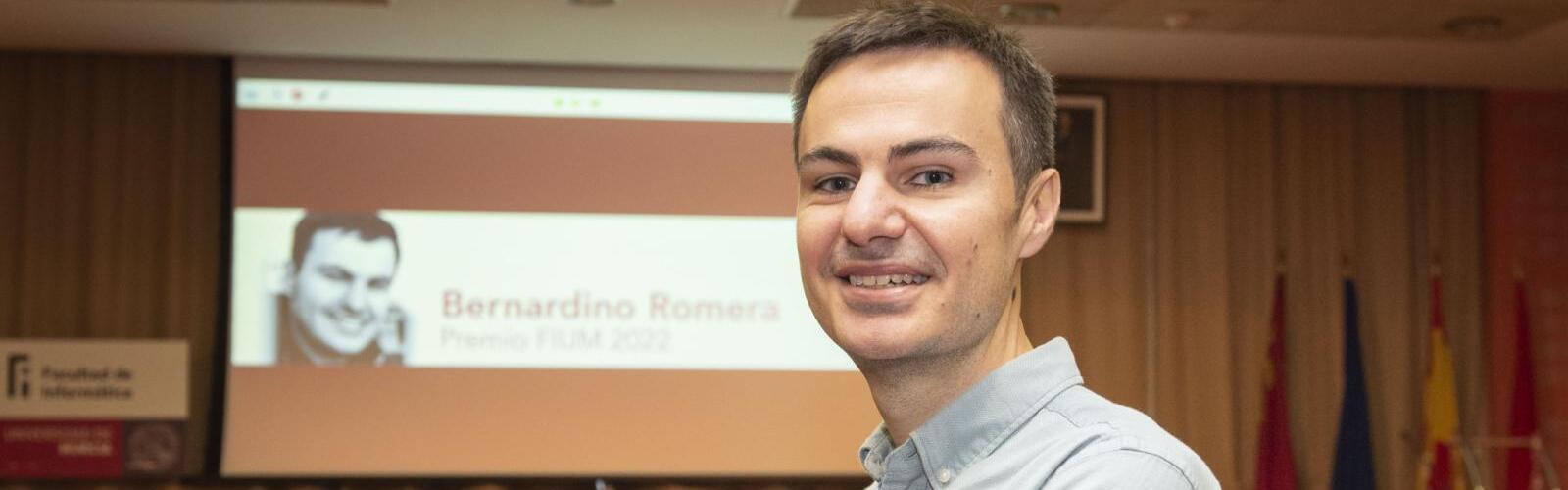 La Facultad de Informática de la UMU entrega su premio anual FIUM a Bernardino Romera, especialista en inteligencia artificial