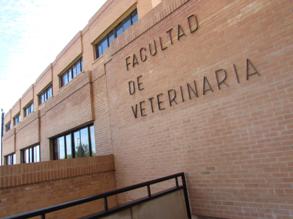 Fachada de la Facultad de Veterinaria de la Universidad de Murcia