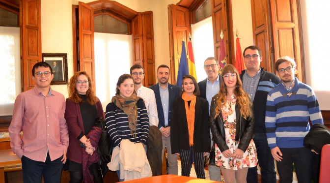 Foto de los premiados como Estudiante del Año con el rector de la Universidad de Murcia