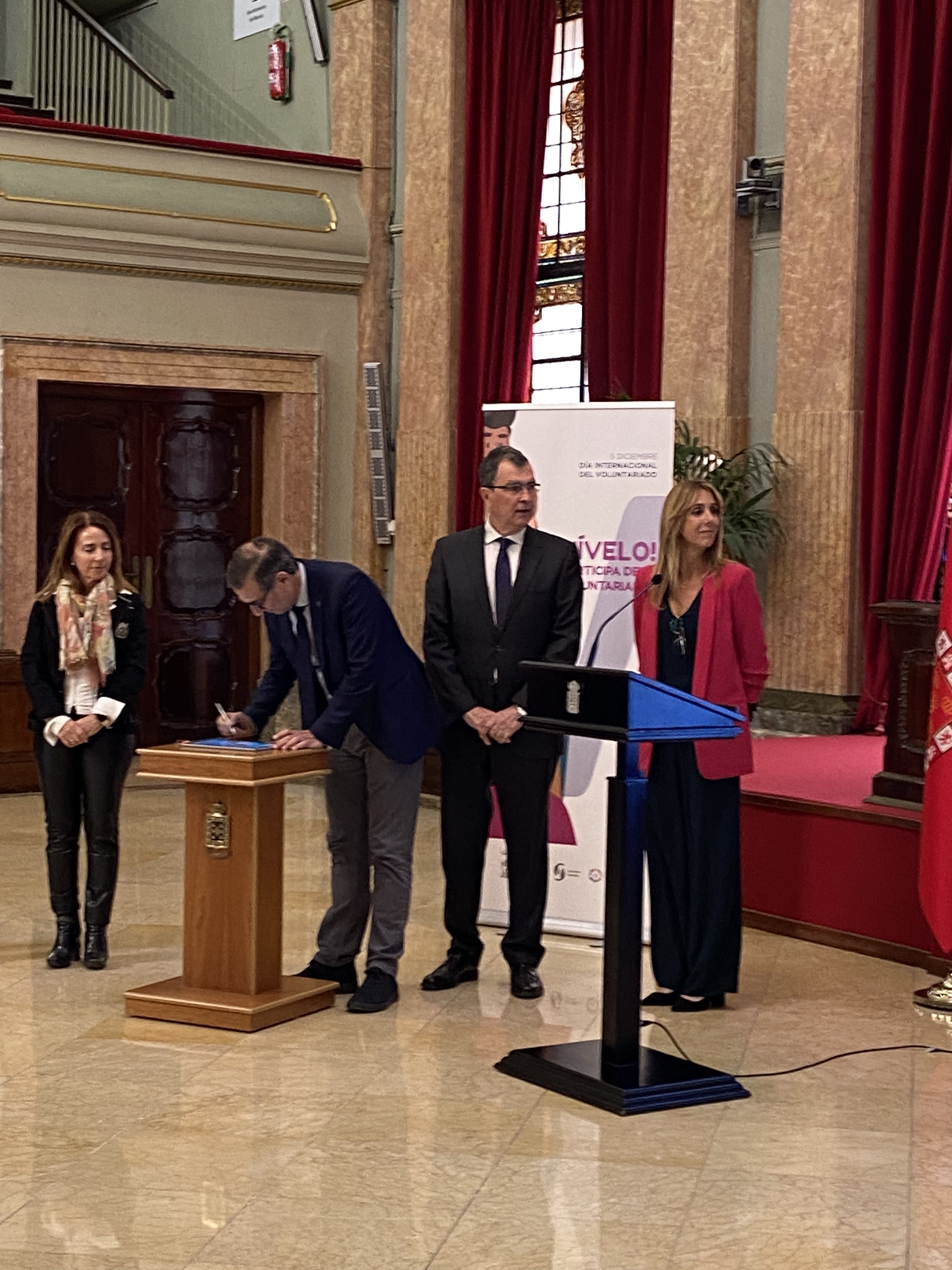 El Rector y el Alcalde de Murcia en la firma del convenio de voluntariado