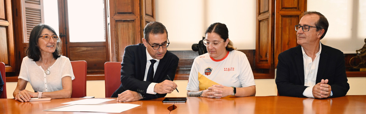 Acuerdo entre la UMU y la Federación de Tiro con Arco para promoción del deporte