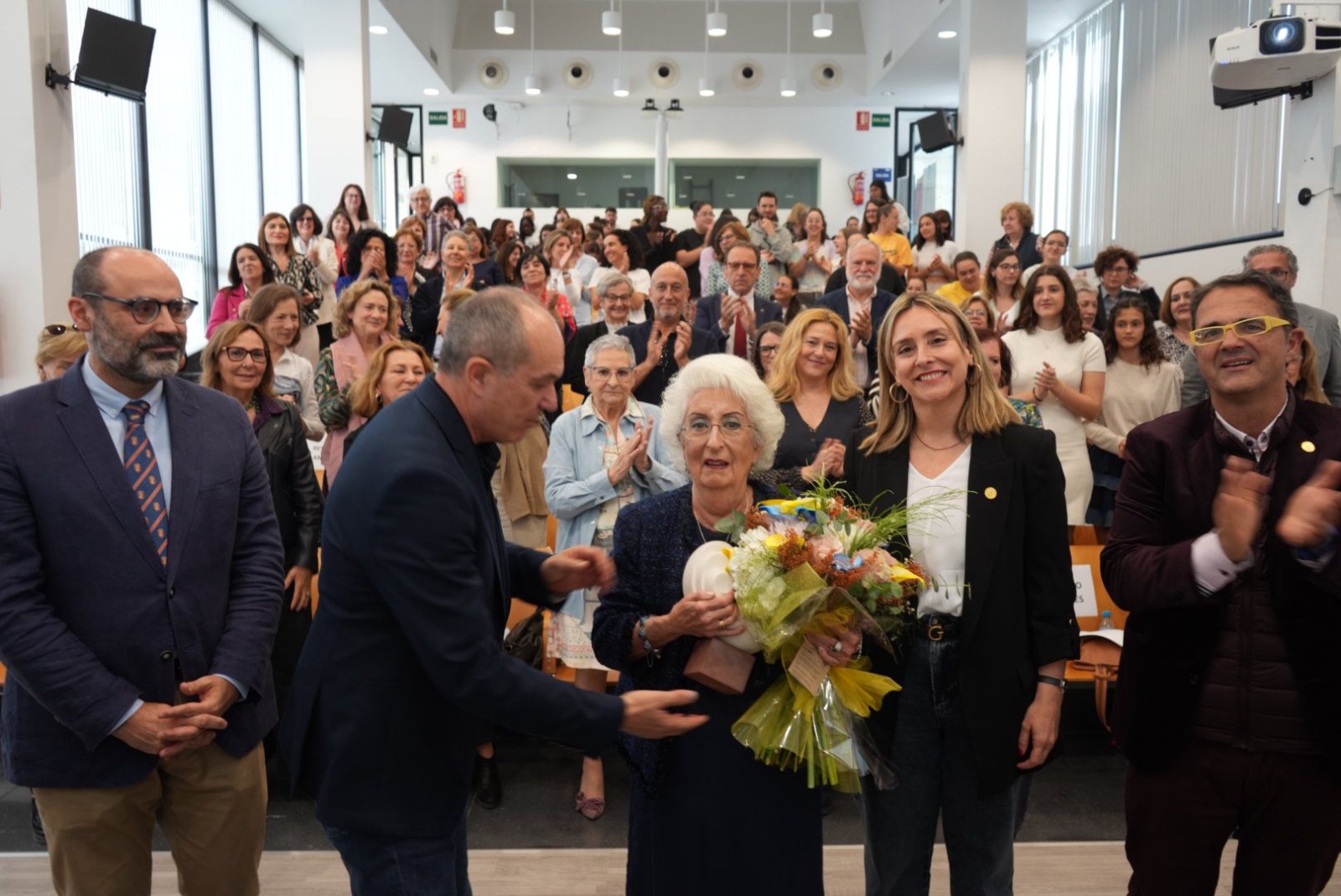 La Facultad de Trabajo Social reconoce la trayectoria de María del Carmen Serrano Amigot