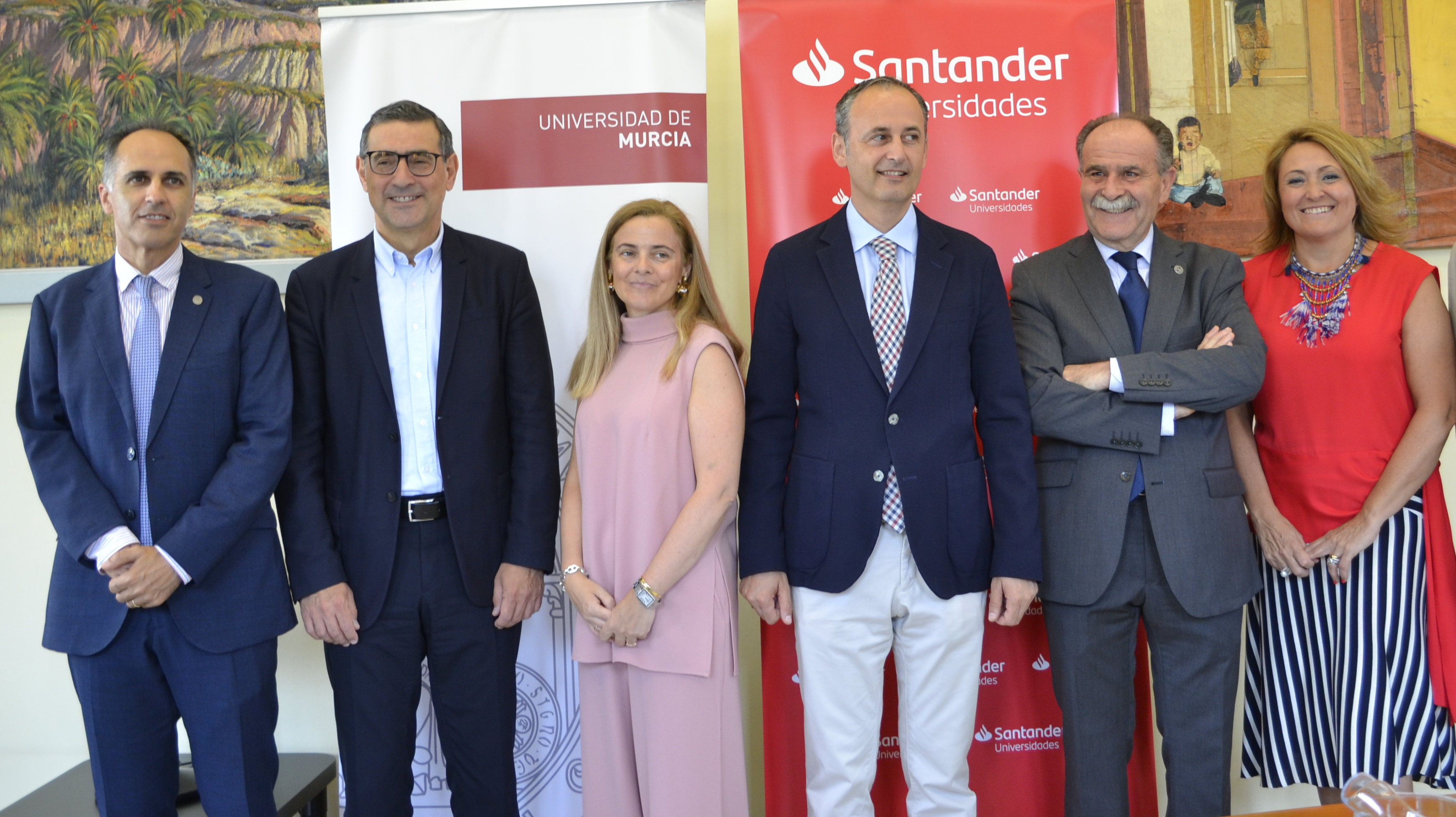 Santander adelantará las becas a los becarios del MEC
