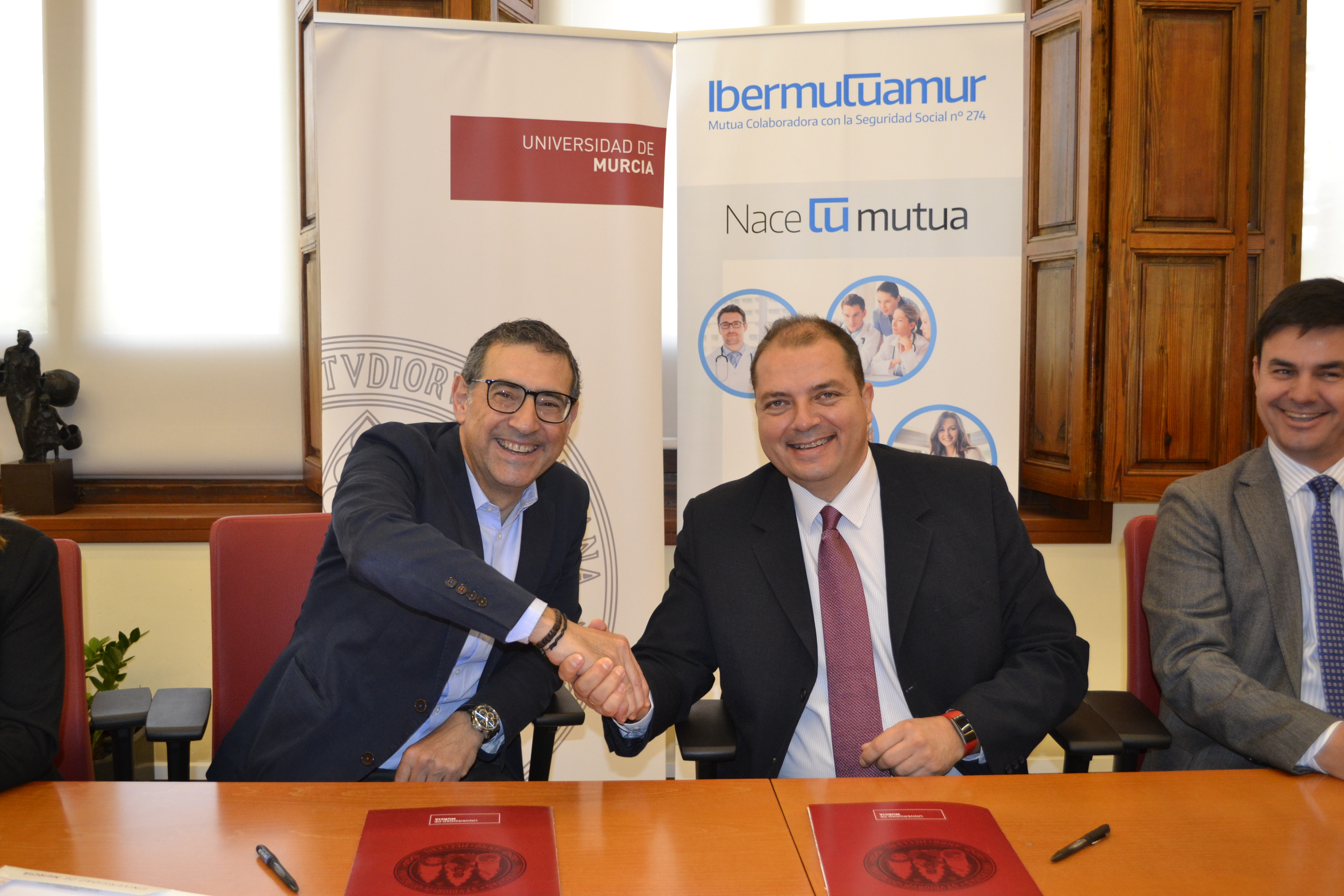 Se firma un convenio con Ibermutuamur para la realización de prácticas