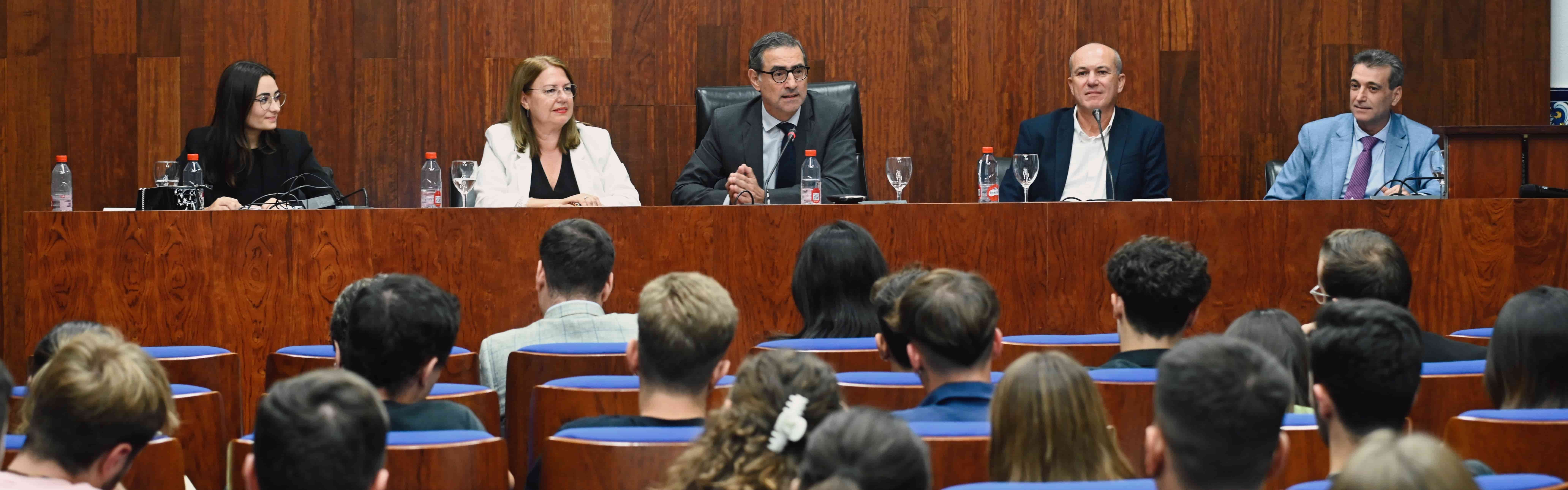 El Aula de Debate de la Universidad de Murcia inaugura el curso
