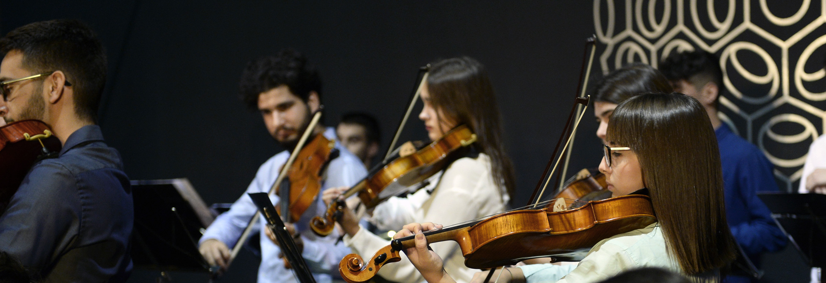 Nota de prensa - La orquesta de la Universidad de Murcia ofrece un concierto de inauguración del curso junto al violinista Pablo Albarracín