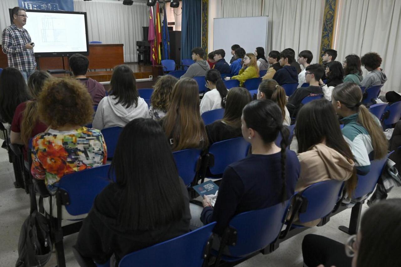 El Servicio de Información Universitario imparte 145 charlas a estudiantes de Bachillerato de la Región y provincias limítrofes en 134 institutos