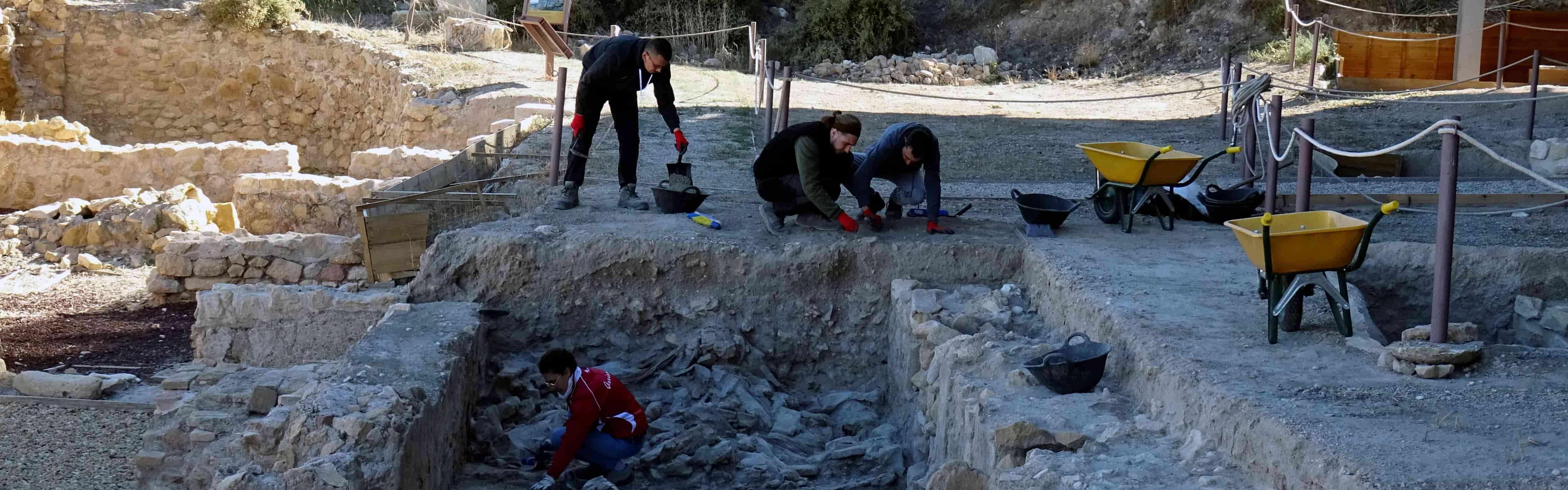 El profesor Jorge Eiroa dirige una nueva excavación arqueológica en el Castillo de Lorca