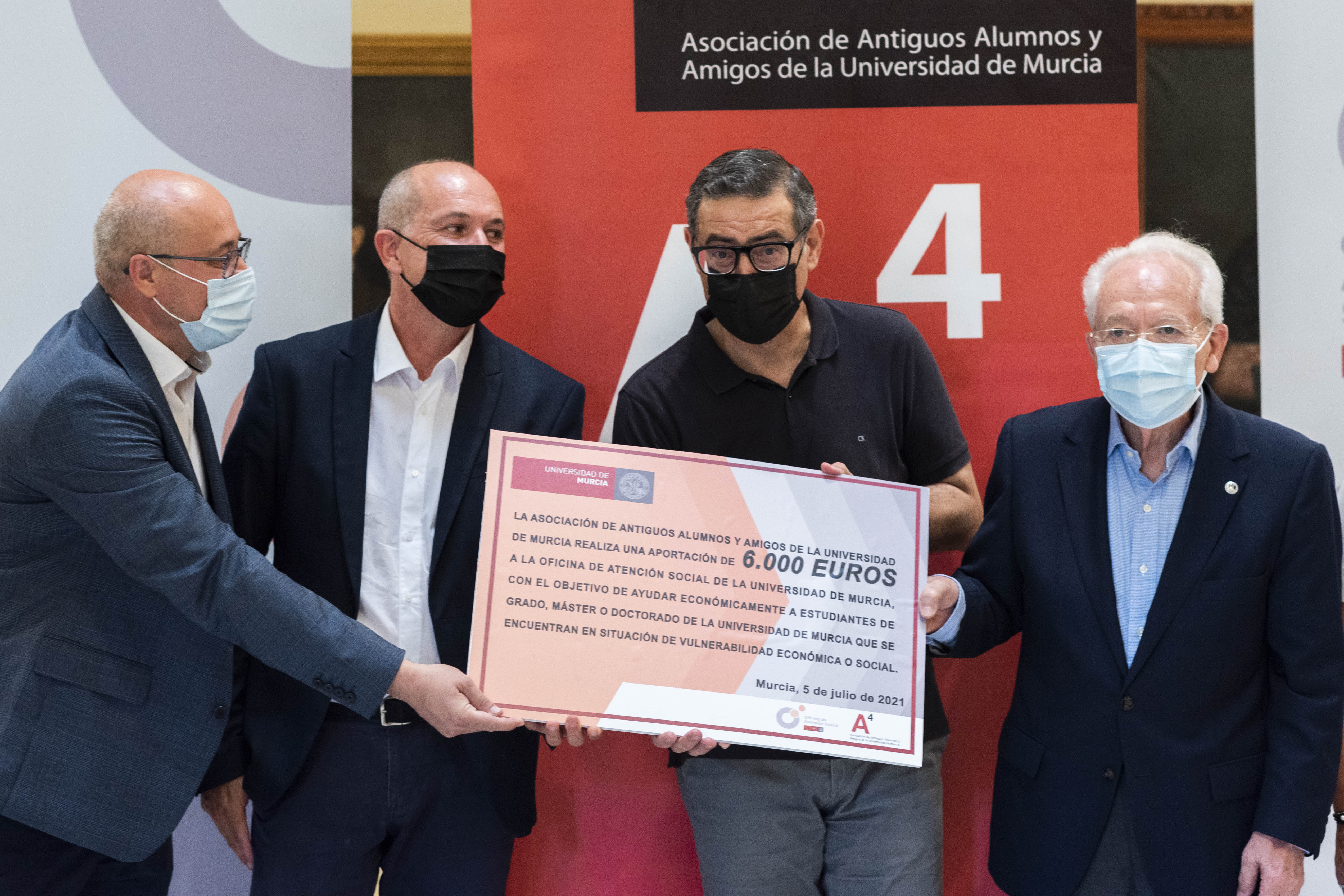 Donación de 6000 euros a la Oficina de Atención Social