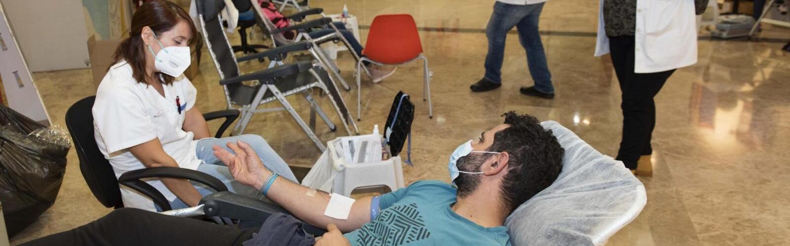 Mercadillo solidario y donación de sangre por el diciembre solidario
