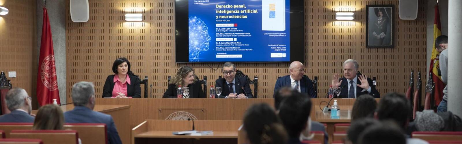 La Universidad de Murcia presenta el libro ‘Derecho penal, inteligencia artificial y neurociencias’ del catedrático Jaime Peris