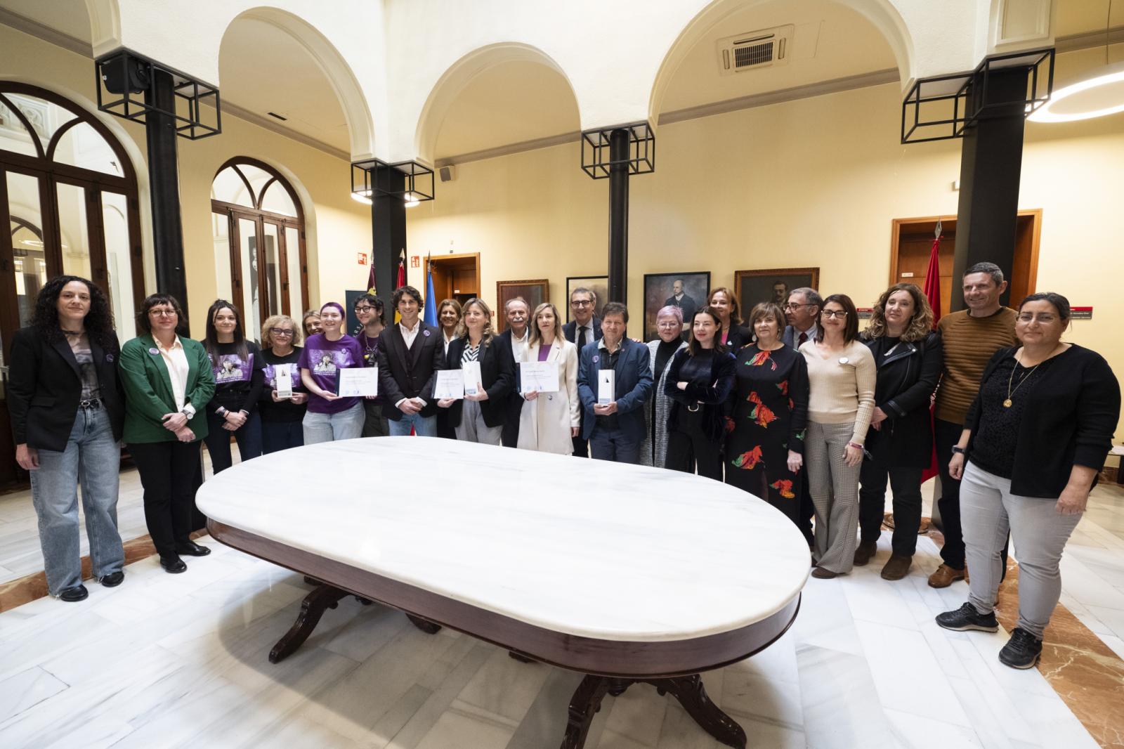 La UMU entrega sus Distintivos de Igualdad para conmemorar el Día de la Mujer