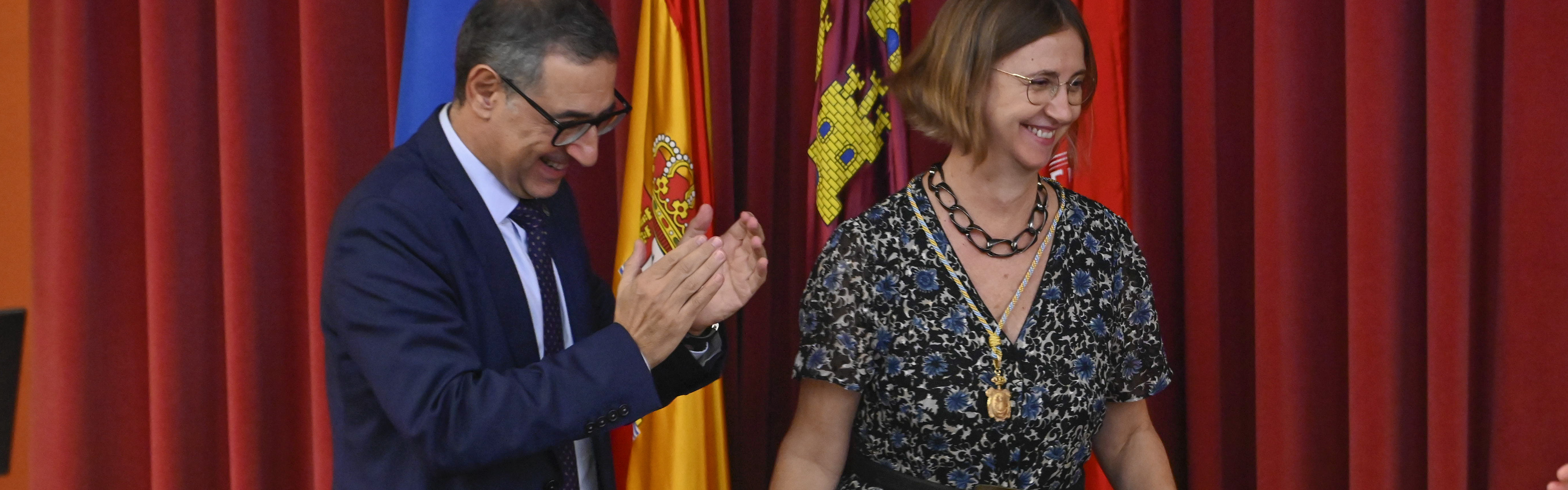 Francisca Pérez toma posesión como decana de la facultad de Filosofía de la Universidad de Murcia