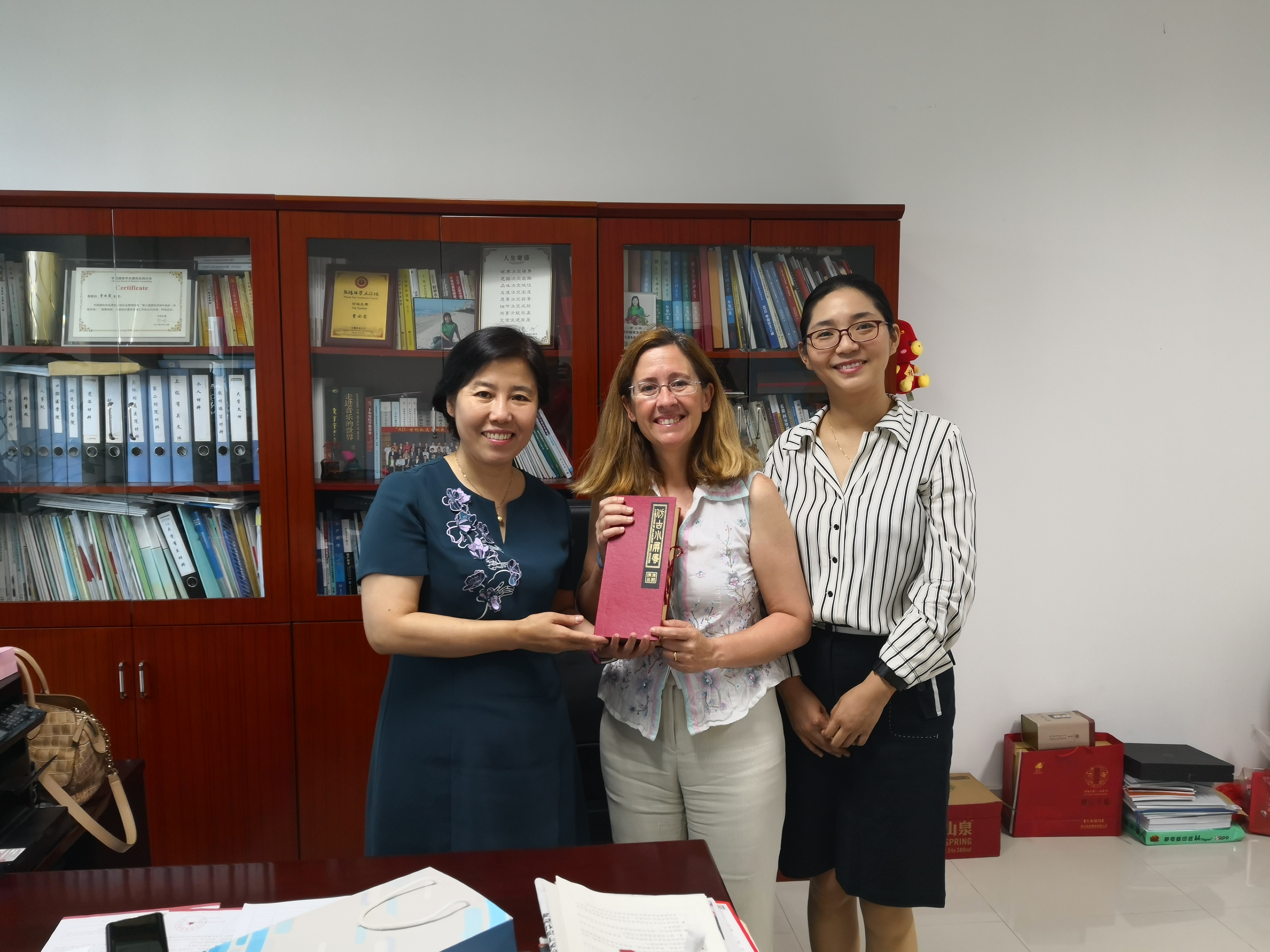La Dra. Mª Luisa Sánchez Ferrer de la Universidad de Murcia visita la Anhui Medical University