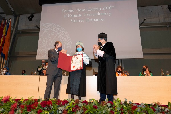 Premio José Loustau al Espiritu Universitario y Valores Humanos 2020 otorgado a D.ª Francisca Moya del Baño