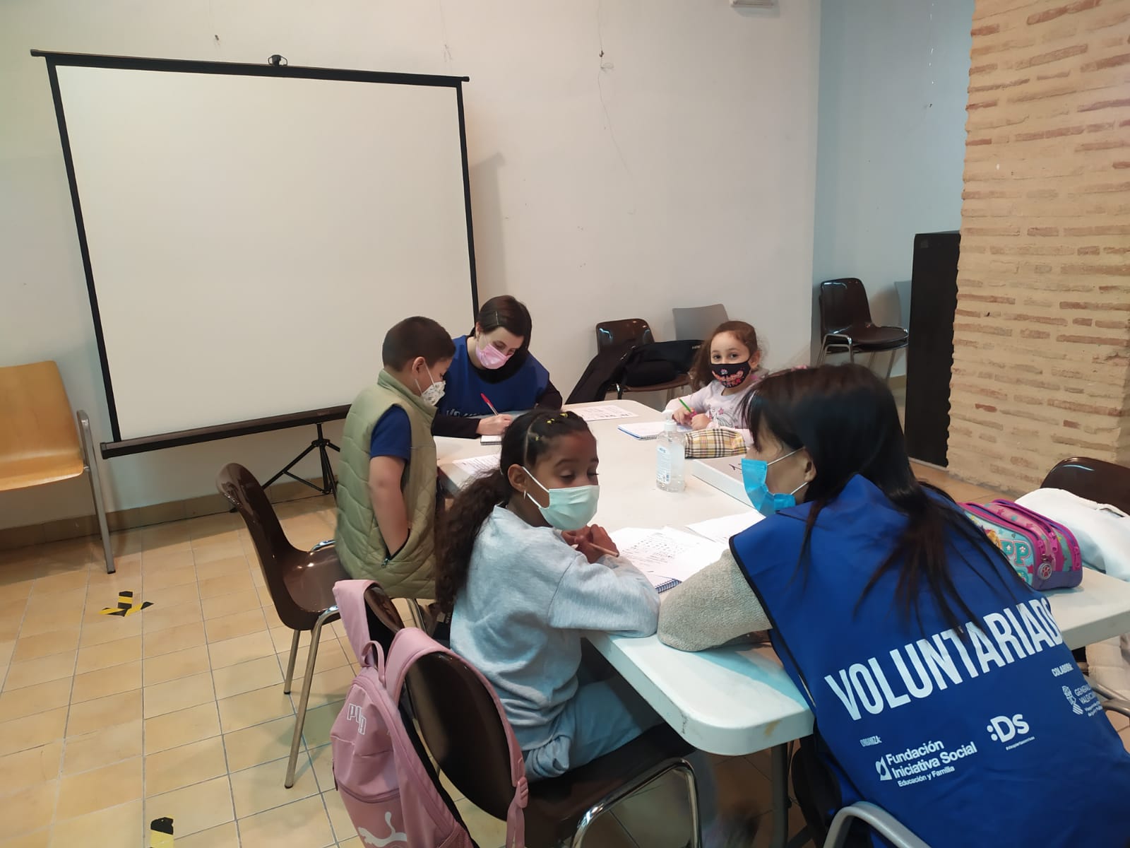 Se firma un nuevo convenio de voluntariado con la Fundación Iniciativa Social para colaborar en proyectos con menores en situación de riesgo
