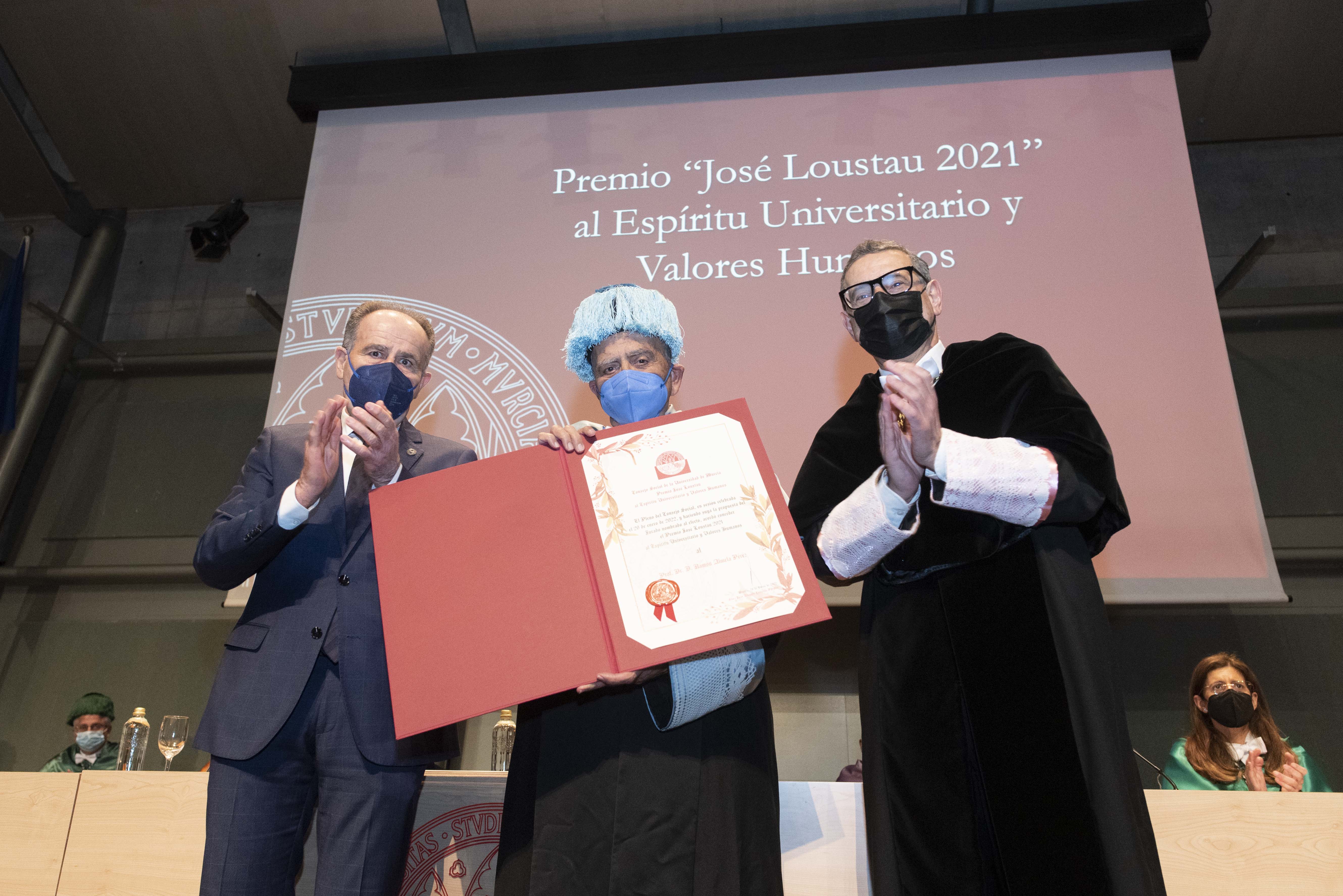 Entrega del Premio José Loustau 2021 al Espíritu Universitario y Valores Humanos