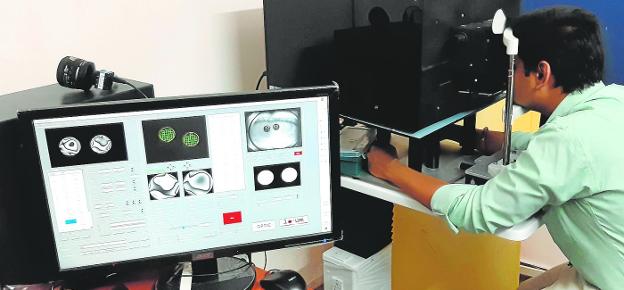 Un proyecto de la UMU busca desarrollar un dispositivo capaz de mostrar al paciente su mejor visión posible
